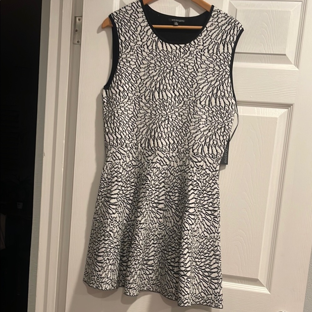 New Elegant Black and White Patterned Dress